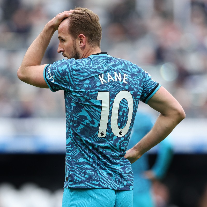talkSPORT's tweet photo. Harry Kane completed 100 percent of his passes in the first half against Newcastle…

31 percent of them were from kick-off 😬

#NUFC #THFC