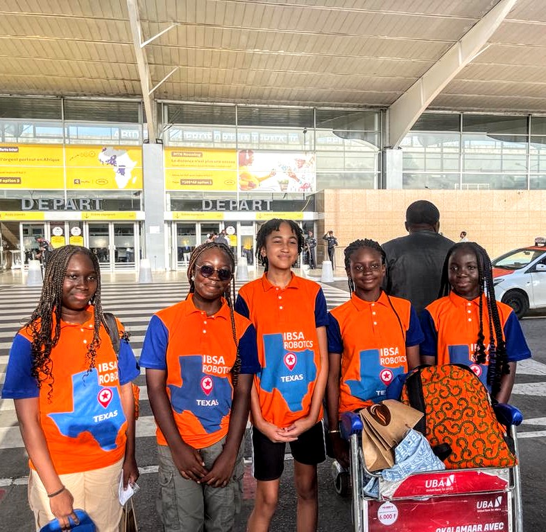 edithbrou's tweet photo. La Côte d'Ivoire 🇨🇮 participe à la Plus Grande Compétition de Robotique du Monde: La VEX Robotics 🚀 aux États-Unis 🇺🇸
Notre pays est représenté par l'équipe des KITANS de IBSA: Ce sont 13 élèves (âgés de 11 à 15 ans) du cycle secondaire de l'International Bilingual Schools of Africa basée à Abidjan Cocody, qui se sont envolés hier pour Dallas, ville de l'État du Texas ce samedi soir.

La VEX ROBOTICS est une compétition reconnue par le Livre Guinness des records comme la plus grande compétition de robotique dans le monde pour la catégorie Middle school : 2900 équipes, 30.000 élèves et 40 pays.

Déjà Vice-Champions d'Afrique au concours panafricain de robotique "Pan African Robotics Competition" (PARC 2022), nos élèves de KITAN IBSA ont embarqué cette nuit pour cette compétition internationale qui se tiendra du 25
Avril au 4 Mai aux USA 🇺🇸

Souhaitons leur Bonne Chance 🤞🏽🍀🙌🇨🇮💙