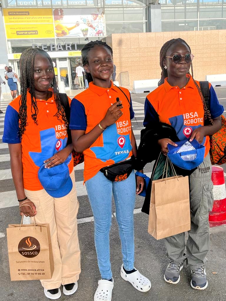 edithbrou's tweet photo. La Côte d'Ivoire 🇨🇮 participe à la Plus Grande Compétition de Robotique du Monde: La VEX Robotics 🚀 aux États-Unis 🇺🇸
Notre pays est représenté par l'équipe des KITANS de IBSA: Ce sont 13 élèves (âgés de 11 à 15 ans) du cycle secondaire de l'International Bilingual Schools of Africa basée à Abidjan Cocody, qui se sont envolés hier pour Dallas, ville de l'État du Texas ce samedi soir.

La VEX ROBOTICS est une compétition reconnue par le Livre Guinness des records comme la plus grande compétition de robotique dans le monde pour la catégorie Middle school : 2900 équipes, 30.000 élèves et 40 pays.

Déjà Vice-Champions d'Afrique au concours panafricain de robotique "Pan African Robotics Competition" (PARC 2022), nos élèves de KITAN IBSA ont embarqué cette nuit pour cette compétition internationale qui se tiendra du 25
Avril au 4 Mai aux USA 🇺🇸

Souhaitons leur Bonne Chance 🤞🏽🍀🙌🇨🇮💙
