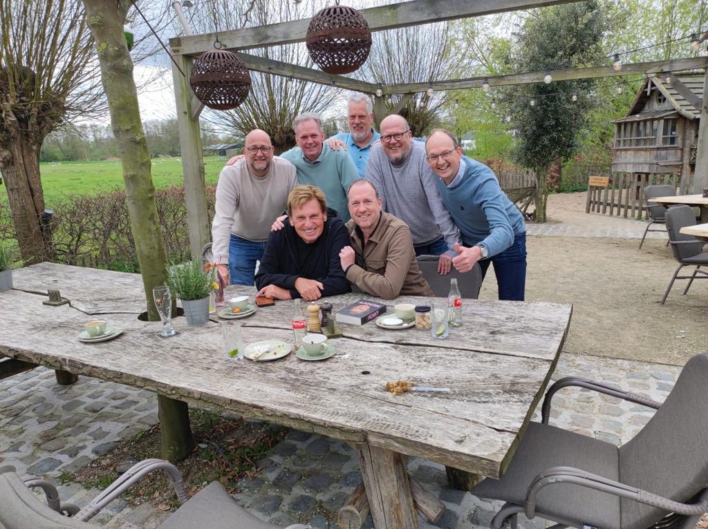 tweethenny's tweet photo. Vandaag, als VERRASSING voor @jochemvang al zijn #broers bij @hetruiterhuys vanwege 60e verjaardag van Jochem. De Brabantse Broederdag is daar een #traditie. Jochem was in 1983 winnaar in de #Playbackshow er reisde #jarenlang mee met ons door heel Nederland! https://t.co/oPzTUwJOVg