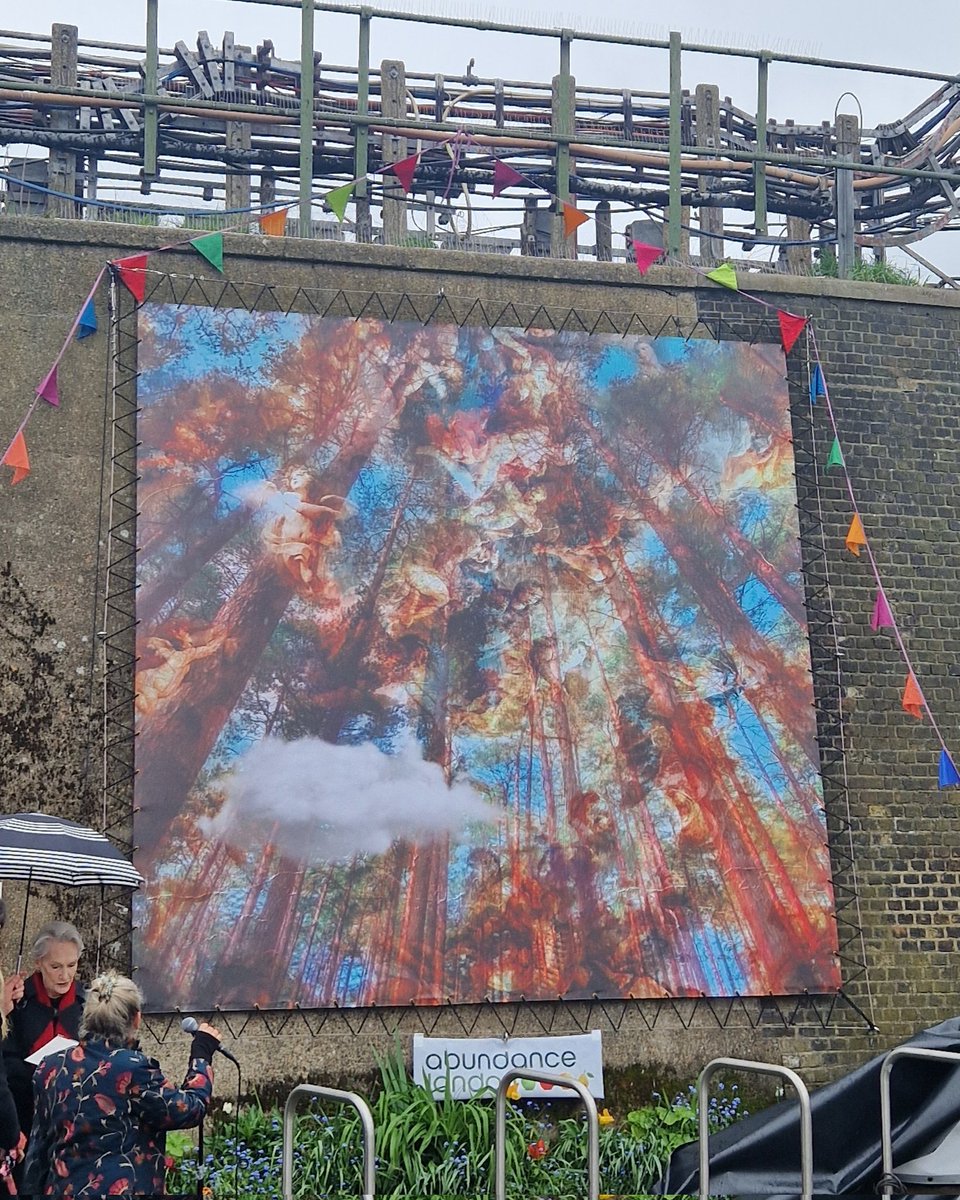 The amazing <a href="/AbundanceLondon/">Abundance London</a> launching the new public art at #chiswick #plinth lovely piece, great turnout