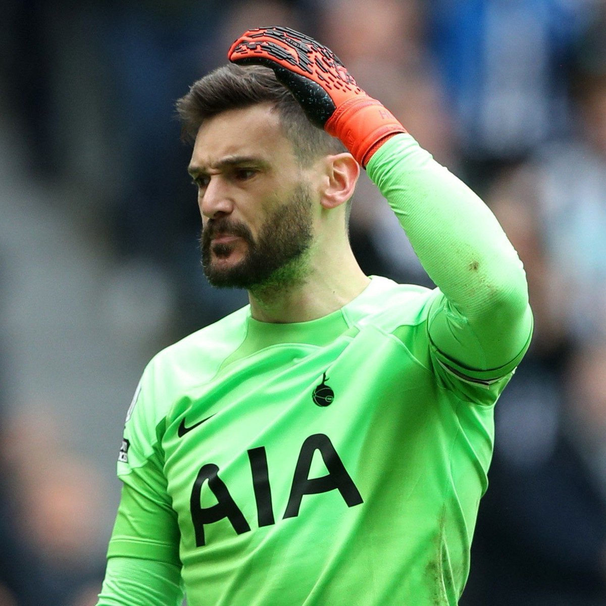 Lloris foi substituído ao intervalo depois de sofrer 5 golos do Newcastle na primeira parte.