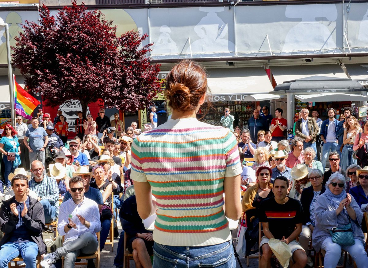 Nicops0's tweet photo. Esta mañana en #LaProspe:
Lo próximo es escuchar y actuar. Lo próximo es Más Madrid. Y la próxima alcaldesa va a ser @Rita_Maestre ✌🏼 https://t.co/JjFccNU3Ev