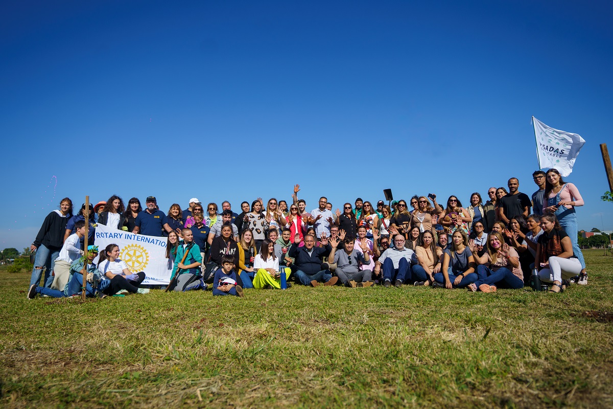 aguilarclaudiok's tweet photo. En el #DíaMundialDeLaTierra participamos de la iniciativa del Centro Verde Municipal de plantar 300 árboles en el Jardín Botánico de nuestra Ciudad. Una actividad que busca concientizar sobre el cuidado del medioambiente y promover una #PosadasSustentable. #QueSigaLalo https://t.co/DhBs7I4b5l