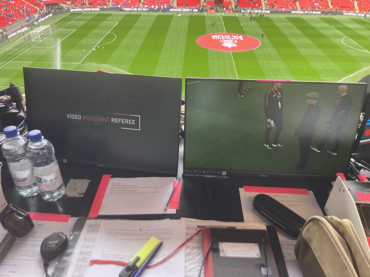 Wilsonfooty's tweet photo. Ready. https://t.co/zZnXS5iqY0