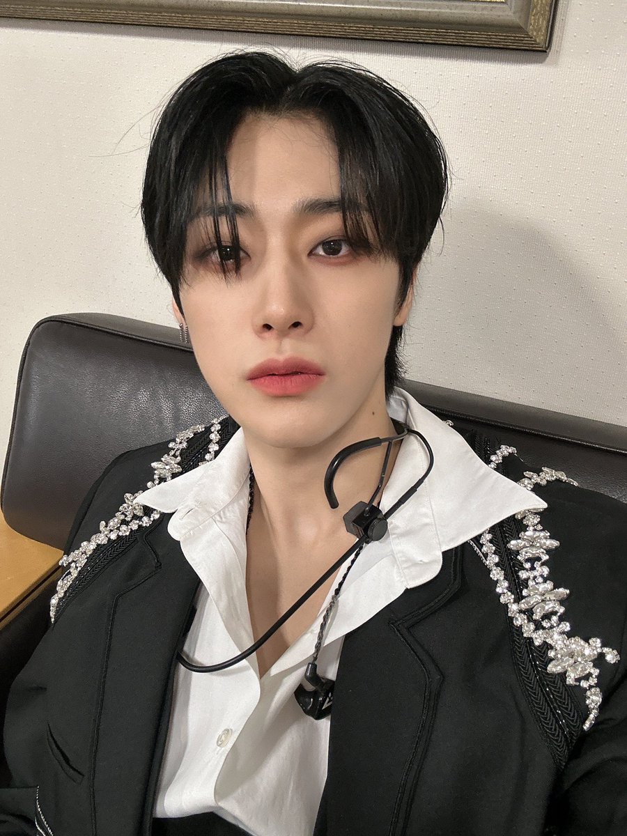 HA__Y_0111's tweet photo. 용하는 진짜 흑발이 진리야.. 🖤🖤 https://t.co/udKKwXWKvi