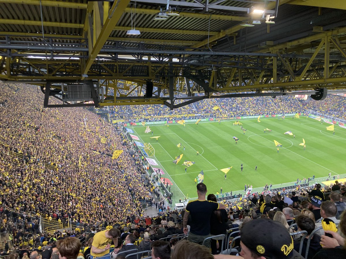 hakhansen's tweet photo. Deilig med norsk fotball igjen, men 80.000 på Westfalenstadion i går var ganske greit, det også! https://t.co/Z2HmxMyZ42