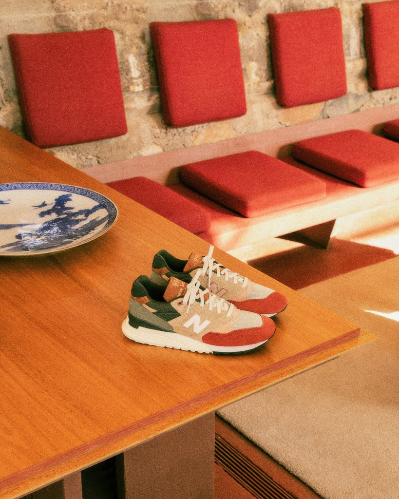 360modern's tweet photo. Kith Releases New Balance Sneaker Informed by Frank Lloyd Wright 's utopian Broadacre City Sketches

Check them out ::: https://t.co/6pznQGl5uq

#360modern #modernliving #mcm #designlover https://t.co/5gJdwLkP4S
