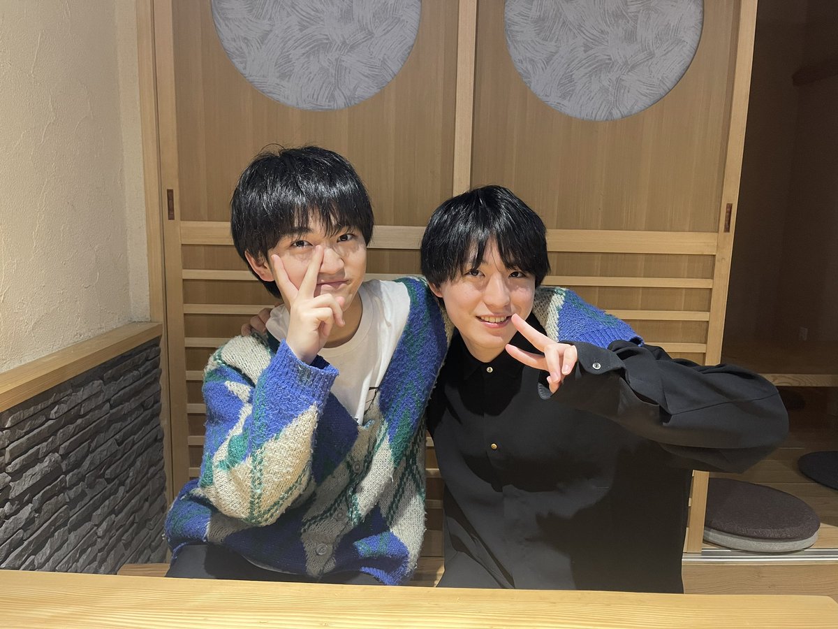 robata_oasis's tweet photo. 今日も、秀才イケメンくんが来てくれました！成人してるからか落ち着きもあり、物腰も柔らかく引き込まれそう…みつきにやみつき！w
小畑充輝くん！御来店&amp;ツイートありがとうございました！また、是非お待ちしております！瞬祐も含めて35thJUNON BOYの活躍に期待です！
#35代ジュノンボーイ
#小畑充輝 https://t.co/PrXOSQy9WT