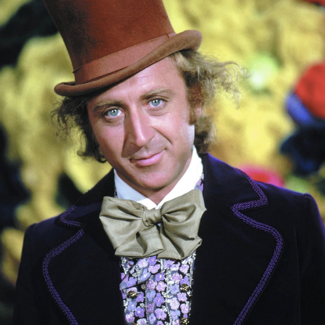 qLxke_'s tweet photo. i never realised how similar gene wilder and jeremy allen white look until i saw willy wonka playing on the tv right there https://t.co/7SHrhVRcWn