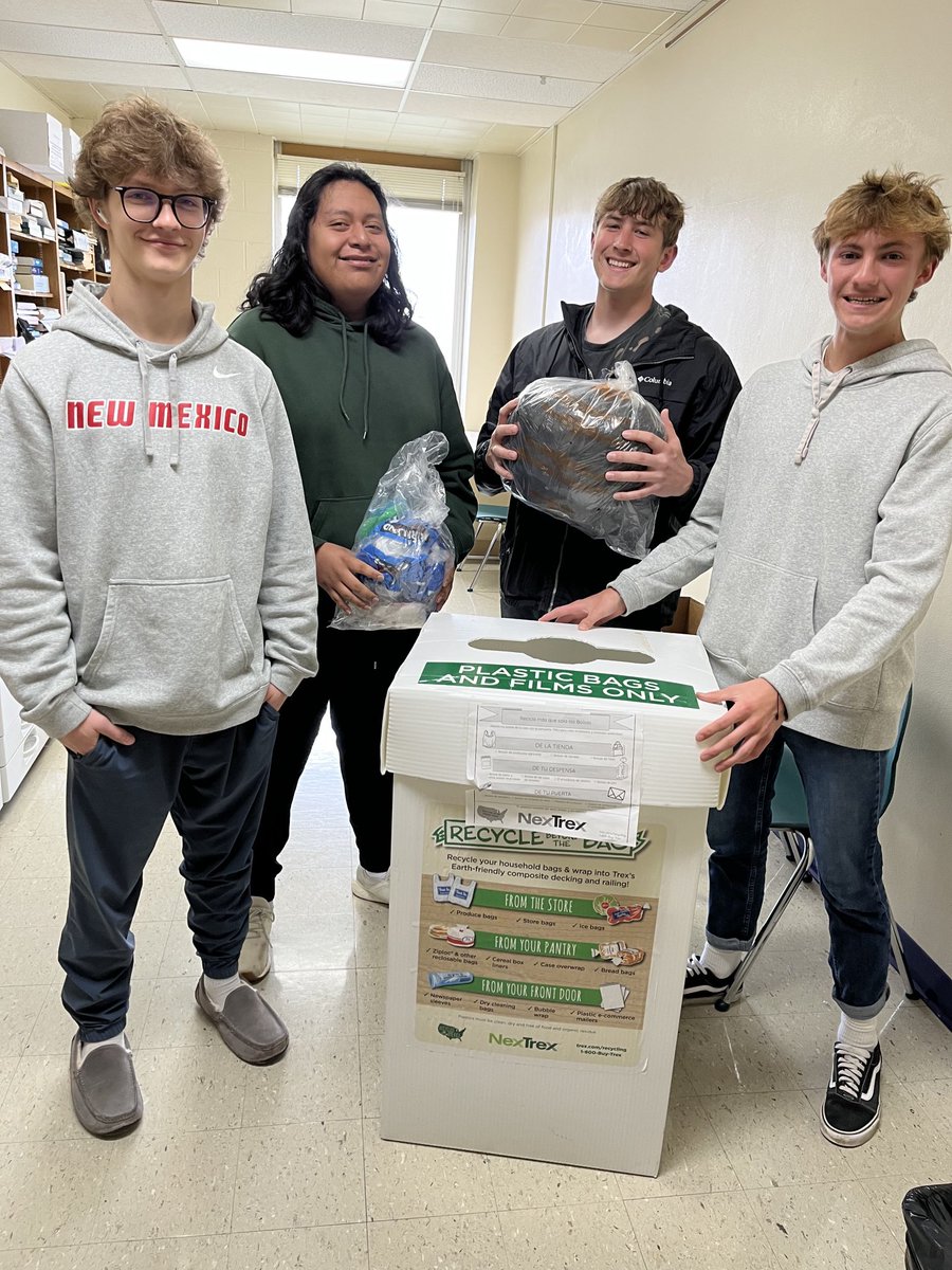 OCONMRSHOLTZMAN's tweet photo. #EarthDay is everyday for these ⁦@OconHS⁩ #IBSpanish and #APEnvironmentalScience students. We didn’t win the #TrexPlasticRecycling Challenge but we kept over 225 pounds of plastic out of the landfill! #StopPlasticPollution https://t.co/wRmnmmL45d