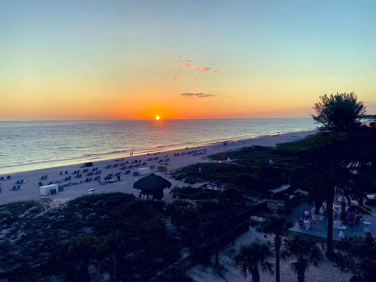 DanishRaven's tweet photo. Itโs nice to live in such a beautiful part of the country. Just returned from a 3 night staycation, with my family, on #LongboayKey to celebrate another year around the sun ๐ #Florida #Sarasota https://t.co/AWFrHIoq9L
