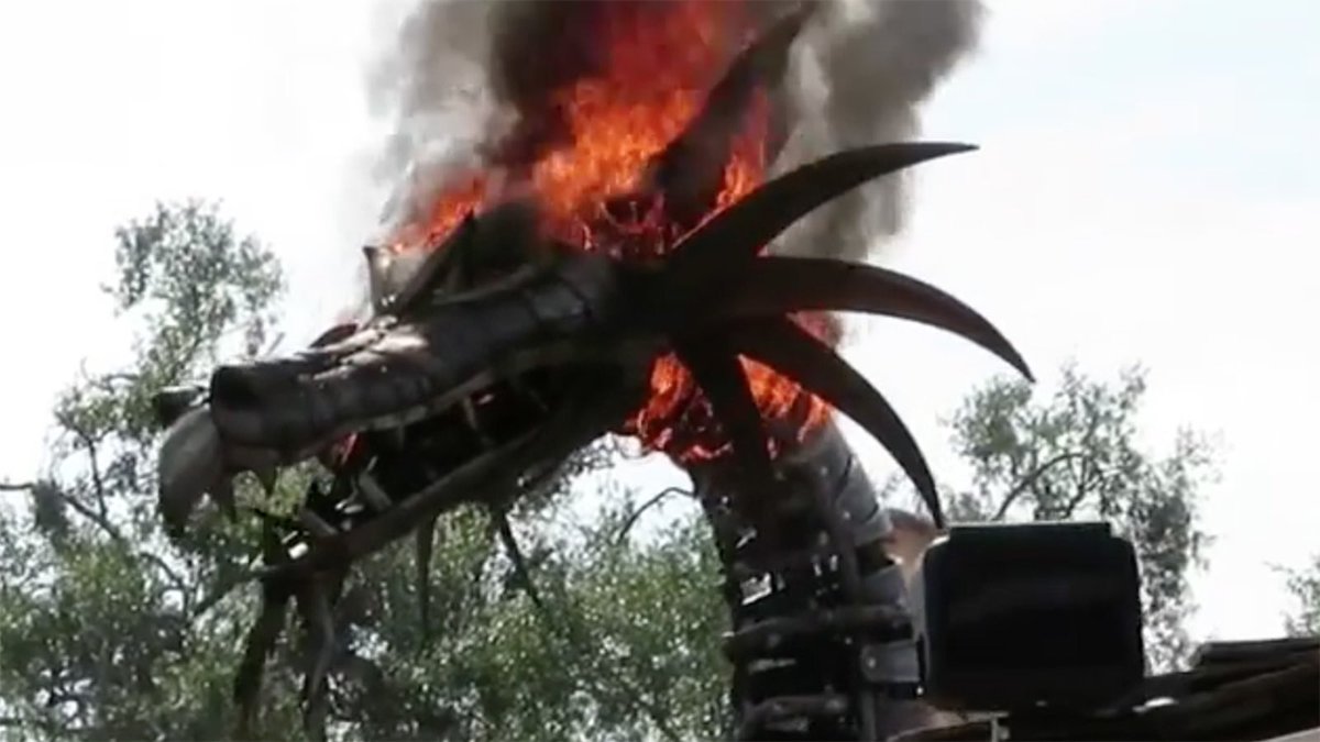 CaliHuntGAC's tweet photo. Wow, if I had a nickel for every time a Maleficent dragon caught on fire, I’d have two nickels, which isn’t a lot, but it’s weird it happened twice, right?
#MurphytheDragon #Fantasmic #disneylandfire #RIPMurphy https://t.co/9TriFUmvns