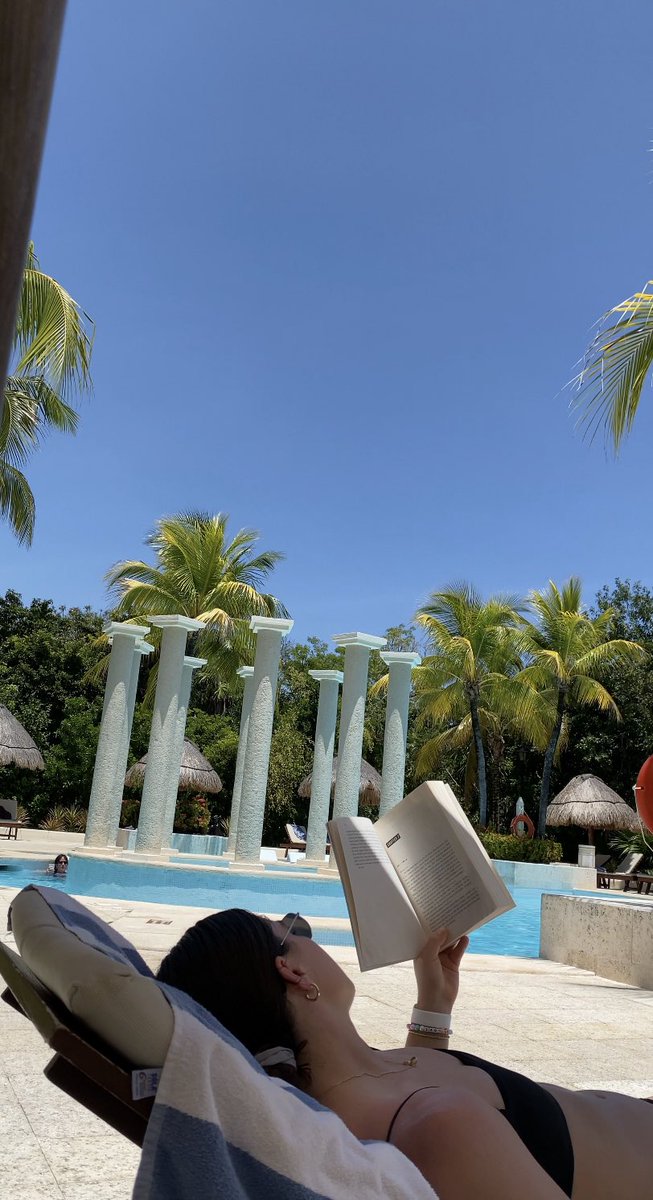 danabUGC's tweet photo. Morning 🌴💛 creating some content this trip for my travel portfolio has been so fun, any tips or recommendations welcome 💫✈️

#travelugc #UGCcreator https://t.co/Cy8msOXnoc