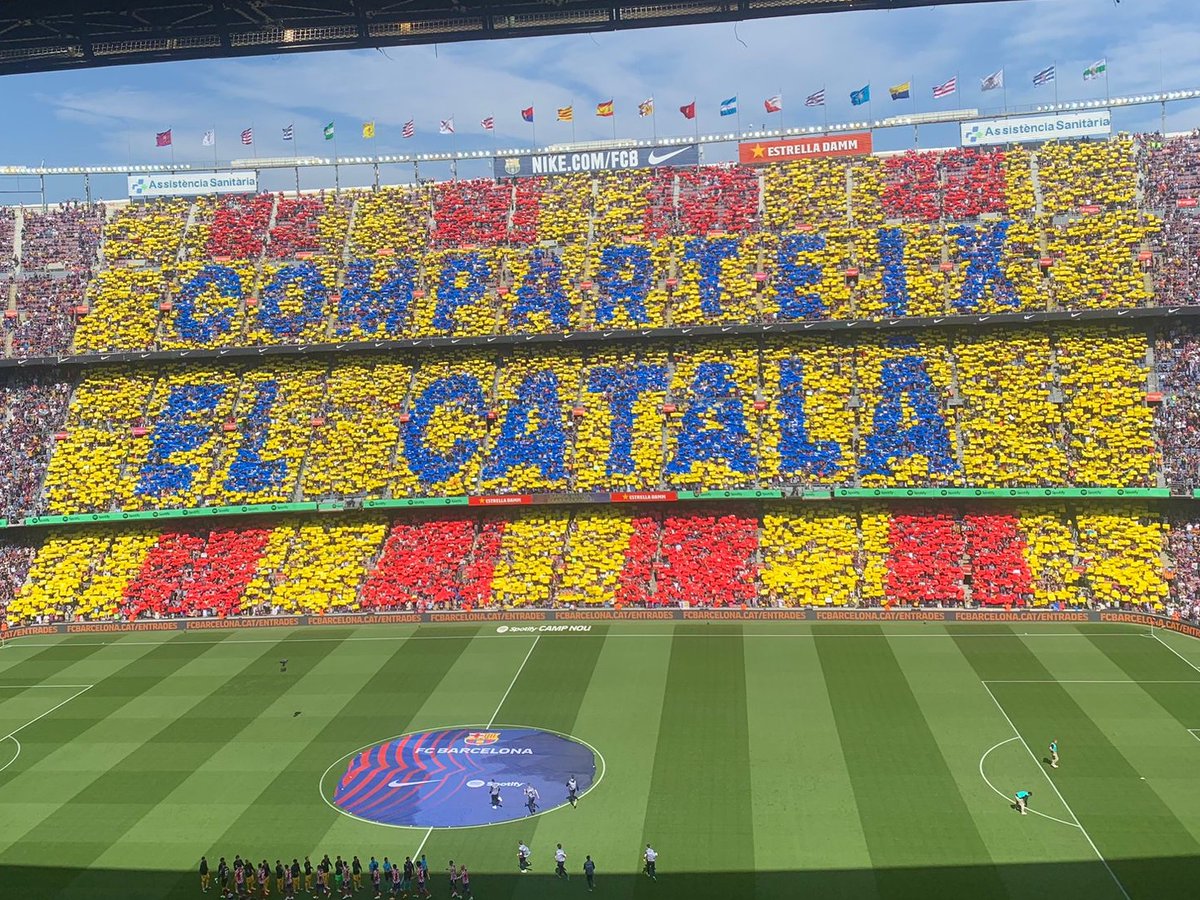 LaTdT's tweet photo. 📸 COMPARTEIX EL CATALÀ

El mosaic que ha tenyit el Camp Nou per a la Diada de Sant Jordi https://t.co/HnuKJk4DLI