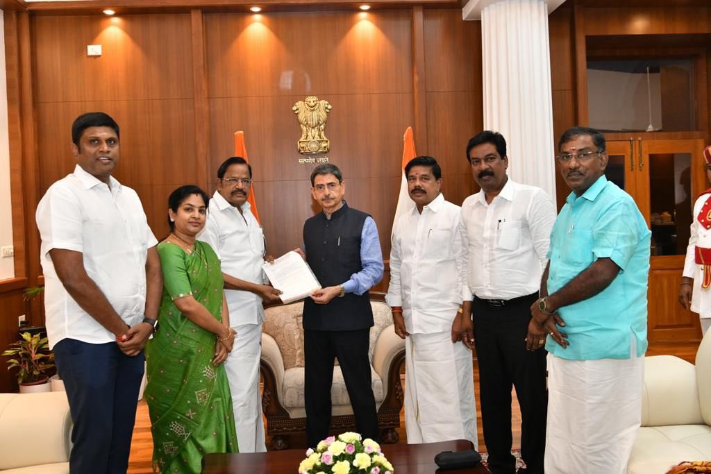 annamalai_k's tweet photo. Leaders of @BJP4TamilNadu met the Honourable Governor of TN Thiru RN Ravi avl today requesting an enquiry to be ordered in the audio tape of the State Finance Minister mentioning that the DMK 1st family made ₹30,000 crores in a year thru corrupt means. (1/2) https://t.co/bBr2PUccyO