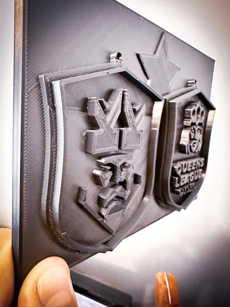 Kings y Queens.

Escudos decorativos de las ligas que harán historia.

#KingsLeague #Queensleague 

#3D #3dprint #impresion3D