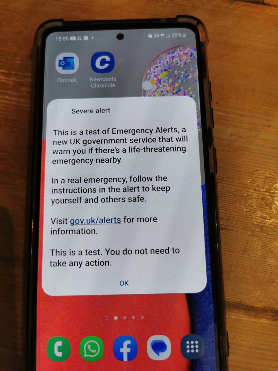stewyrobz's tweet photo. My mate got the alert and I didn't get fuck all. Maybe it's cos I'm rocking Huawei? https://t.co/qXOAdLafIb