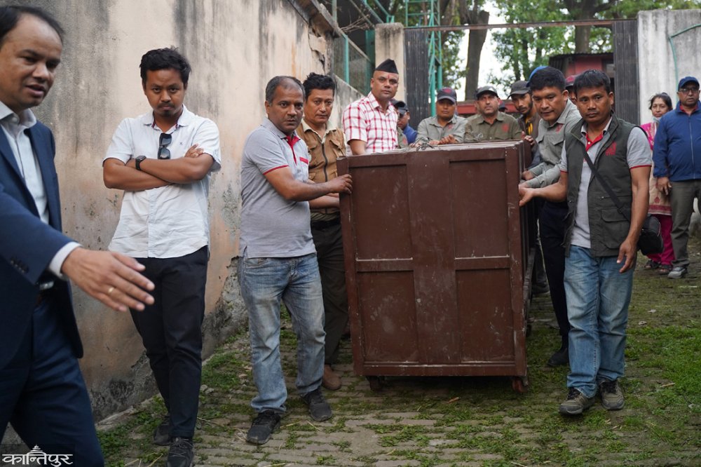 gobindapkl's tweet photo. A Man Eater Female Tiger from Shuklaphanta is Caged at Central Zoo of Nepal.
My News Report:
‘महारानी’ को बाँकी जीवन चिडियाखानामा
https://t.co/KEvhcQv5q1
#Tiger #maneater #Nepal #conflictinganimal #NTNC https://t.co/Qae0IuPPKG