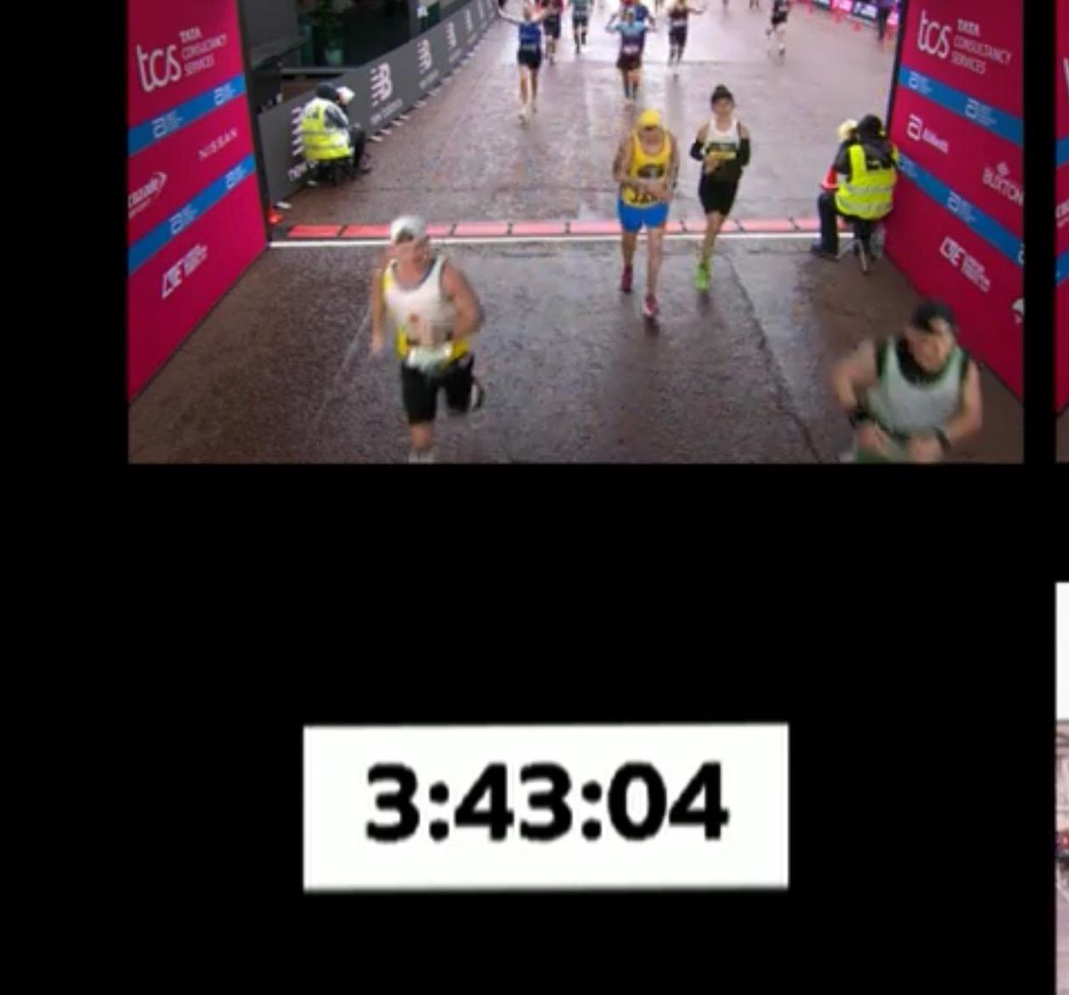 Parkhill_PS's tweet photo. Our amazing Janitor, Mr Baillie crossing the finishing line. We are all so proud of you 👏 👏👏👏👏👏👏👏 https://t.co/QURBNV7Abr