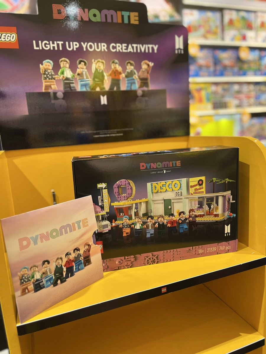Angel59587077's tweet photo. WTS LFB BTS PH

BTS Dynamite LEGO 21339 (749pcs)
With POB

Php 7,800

On Hand 
Ready to Ship

*Got it from Lego PH Store release https://t.co/f7MT3tPFqO