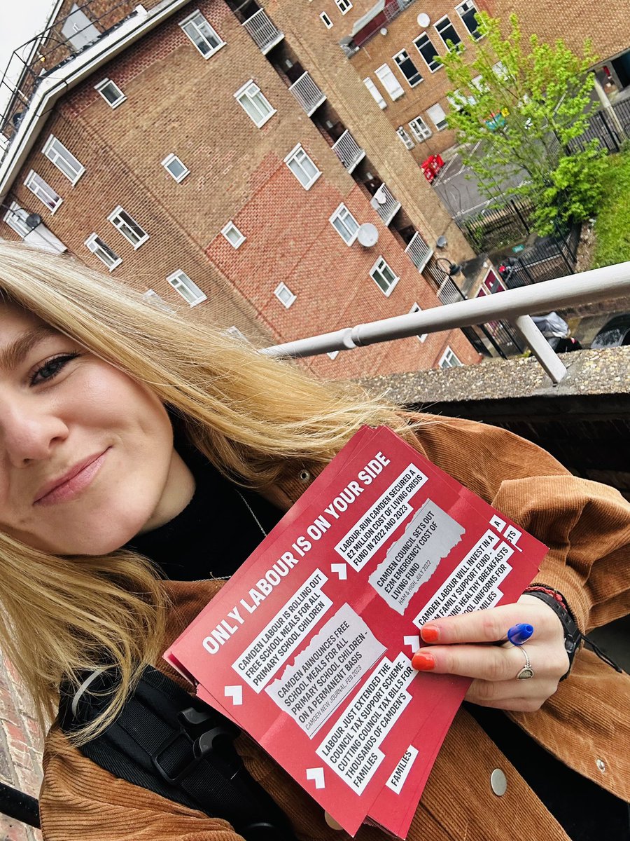 NinaParker's tweet photo. Lovely chatting to residents this slightly drizzly Sunday morning ✌️Join @SouthHampLabour and @ts_gale on the door step over the next few weeks in the lead up to the by-election on the 1st June 🗳️🌹 https://t.co/VVr8YOmJ3I