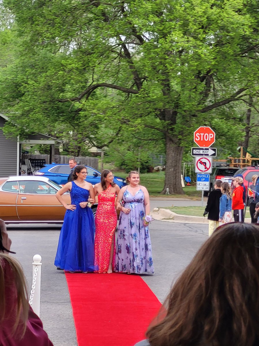 Srobateman's tweet photo. More prom photos https://t.co/KpDR2y8iqj