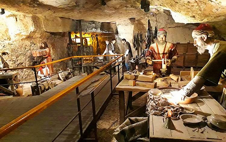 Gaziantep, Kurtuluş Savaşında düşmana karşı inanılmaz bir mücadele vermiş ve bunun sonucunda “Gazi” unvanını almıştır. Gaziantep’in bu destansı mücadelesinin her anını gözler önüne seren Şahinbey Milli Mücadele Müzesi gezmelisiniz.

gezicini.com/gaziantep-gezi…