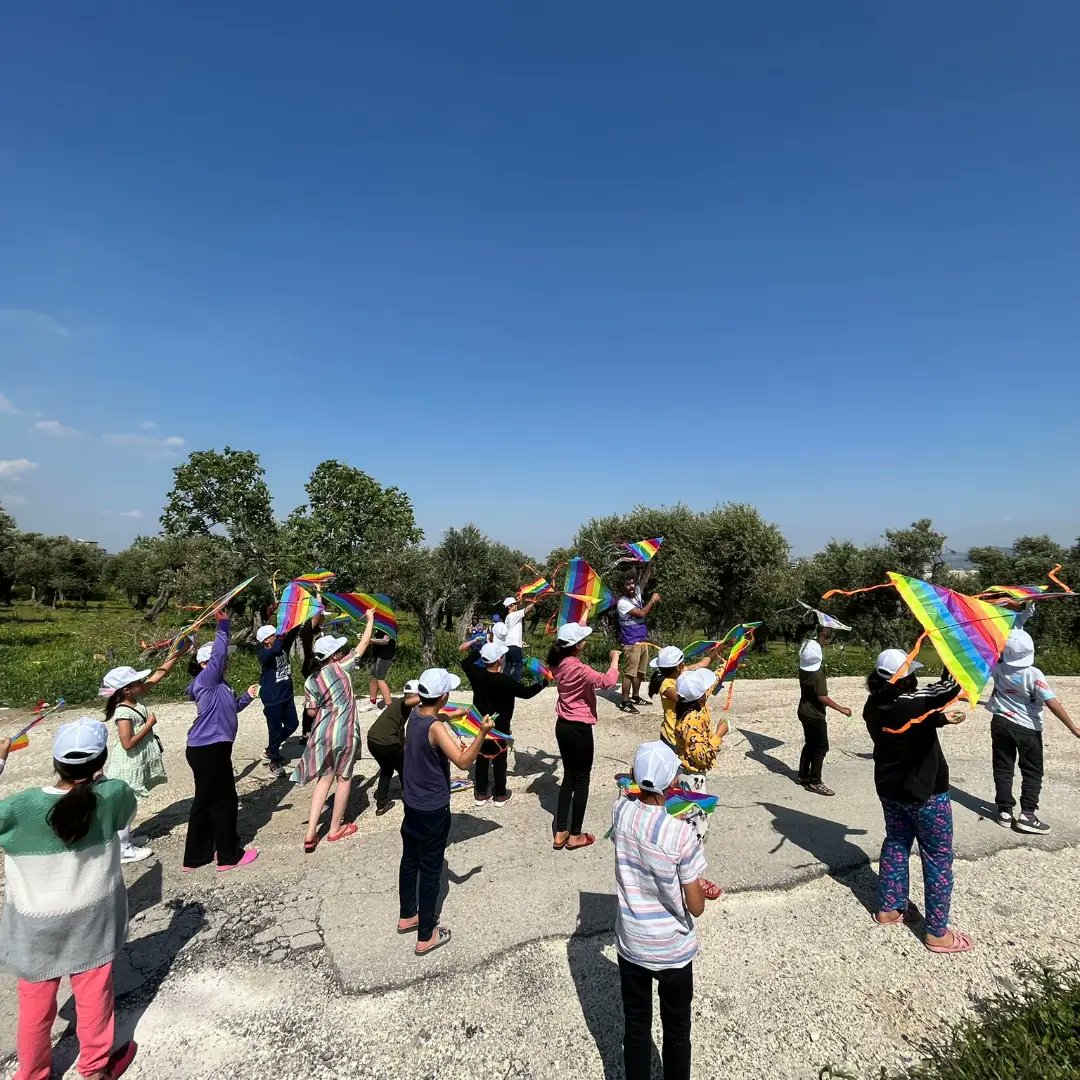ErisimDestek's tweet photo. 23 Nisan’da çocukların seslerini duymak, onlara destek olmak ve birlikte umudumuzu yeşertmek için sahada çocuklarla bir aradayız. #23Nisan #cocukbayramı #erisimdestek https://t.co/S4r9XrAaLz