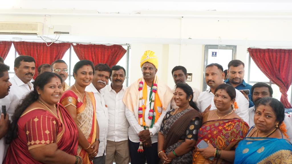 Csrinivas_BJP's tweet photo. ರಾಜ್ಯ ವಿಧಾನಸಭಾ ಚುನಾವಣೆಗೆ ನಮ್ಮನ್ನು ಬೆಂಬಲಿಸುವ ನಿಟ್ಟಿನಲ್ಲಿ ಹಿಂದುಳಿದ ವರ್ಗಗಳ ವತಿಯಿಂದ ಸಭೆ ನೆಡೆಸಲಾಯಿತು. 

ನಿಮ್ಮ ಬೆಂಬಲವೇ ನನಗೆ ಶ್ರೀರಕ್ಷೆ. https://t.co/sNFQBR4wgN