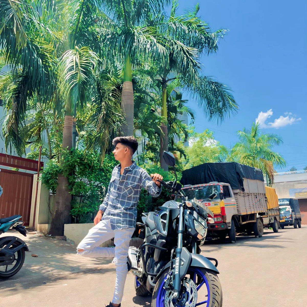 PinjareShshid's tweet photo. Mynew post 😎Cute 😘 Kamina😎
😎Fashionable 👑Attitude🔥
♥️Photography King📷
🎶Music Lover🎶
🏏Cricket Lover🥎
🏍Sports Bike Lover🏍#boys #girls #love #boy #follow #like #instagood #instagram #fashion #gay #cute #men #photography #model #style #photooftheday #man #LikeForLikes https://t.co/T9H5T2HjGX