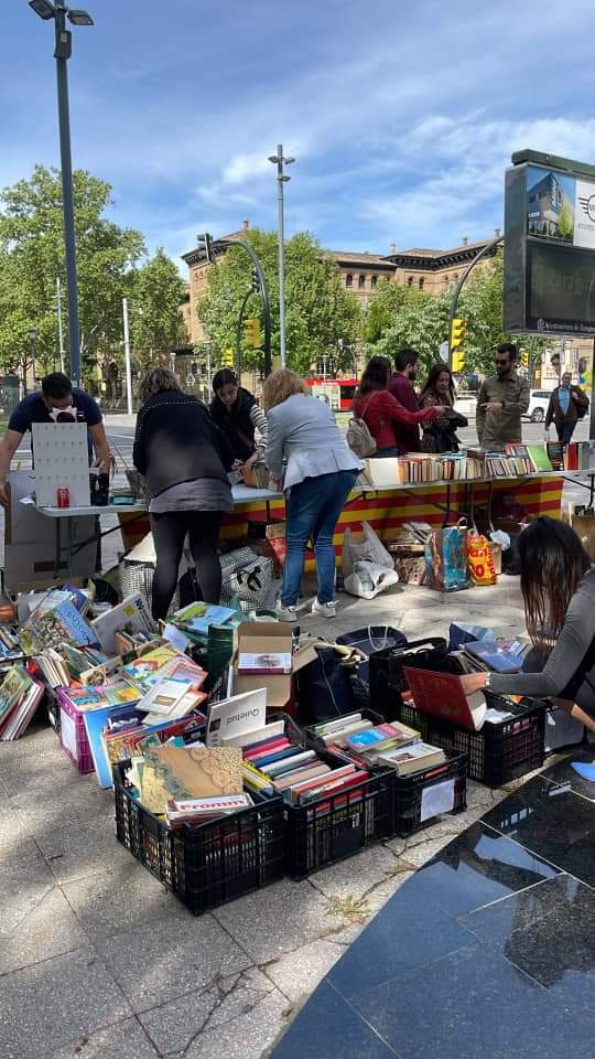 Ya estamos en Paseo Constitución de #Zaragoza por el #DiaDelLibro #DiadelLibro2023 #DiadeAragon os esperamos #SanJorge #SanJorge2023