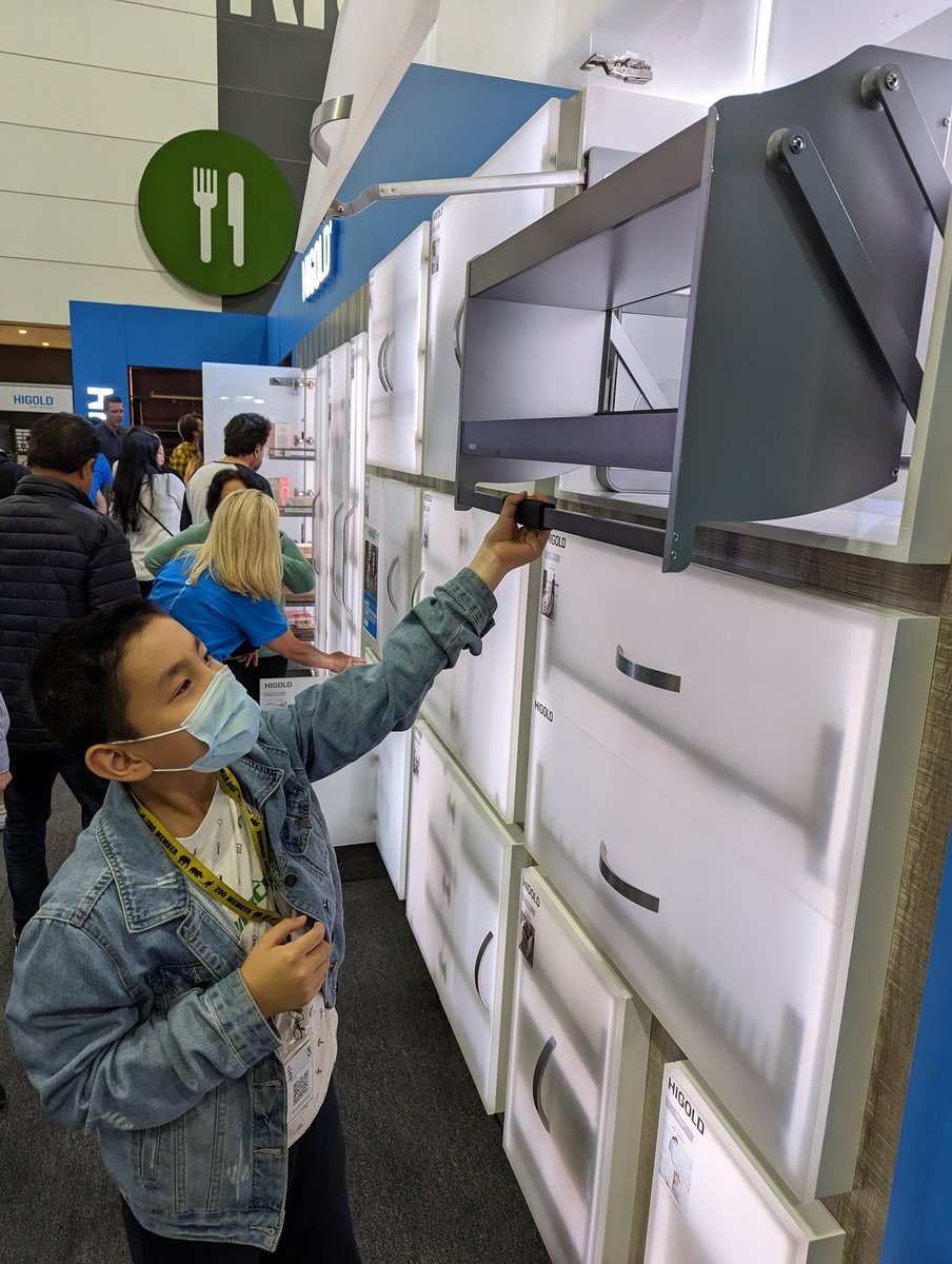 Checking out the cool kitchen  organisers at the #higoldau booth in Melbourne Home Show

@higoldau