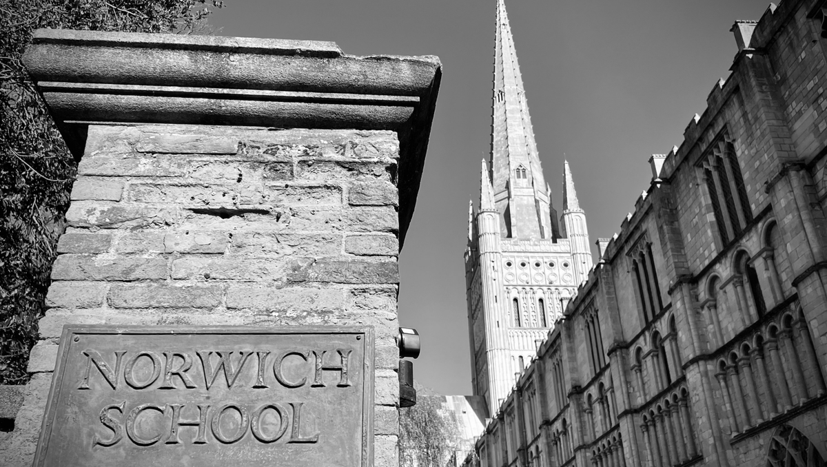 NorwichSchool's tweet photo. Thank you to Norwich School Maths teacher Mrs Wolsey for these wonderfully atmospheric photos taken this week from the school grounds.
#thevoiceofcreativity #oneschoolmanyvoices https://t.co/mTe9Fz81Ws