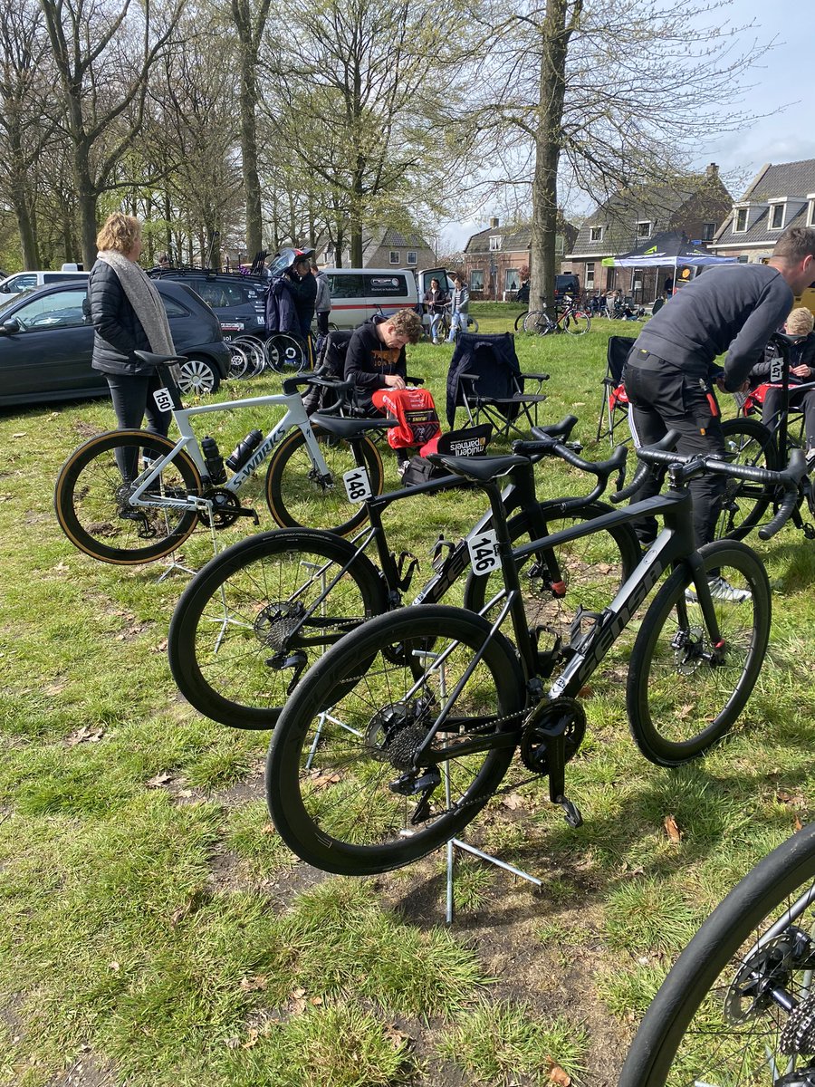 HoekPaul's tweet photo. @stenhoek2001 met de Peddelaars aan start bij de @HoutseLinies https://t.co/vHuF09YFjm