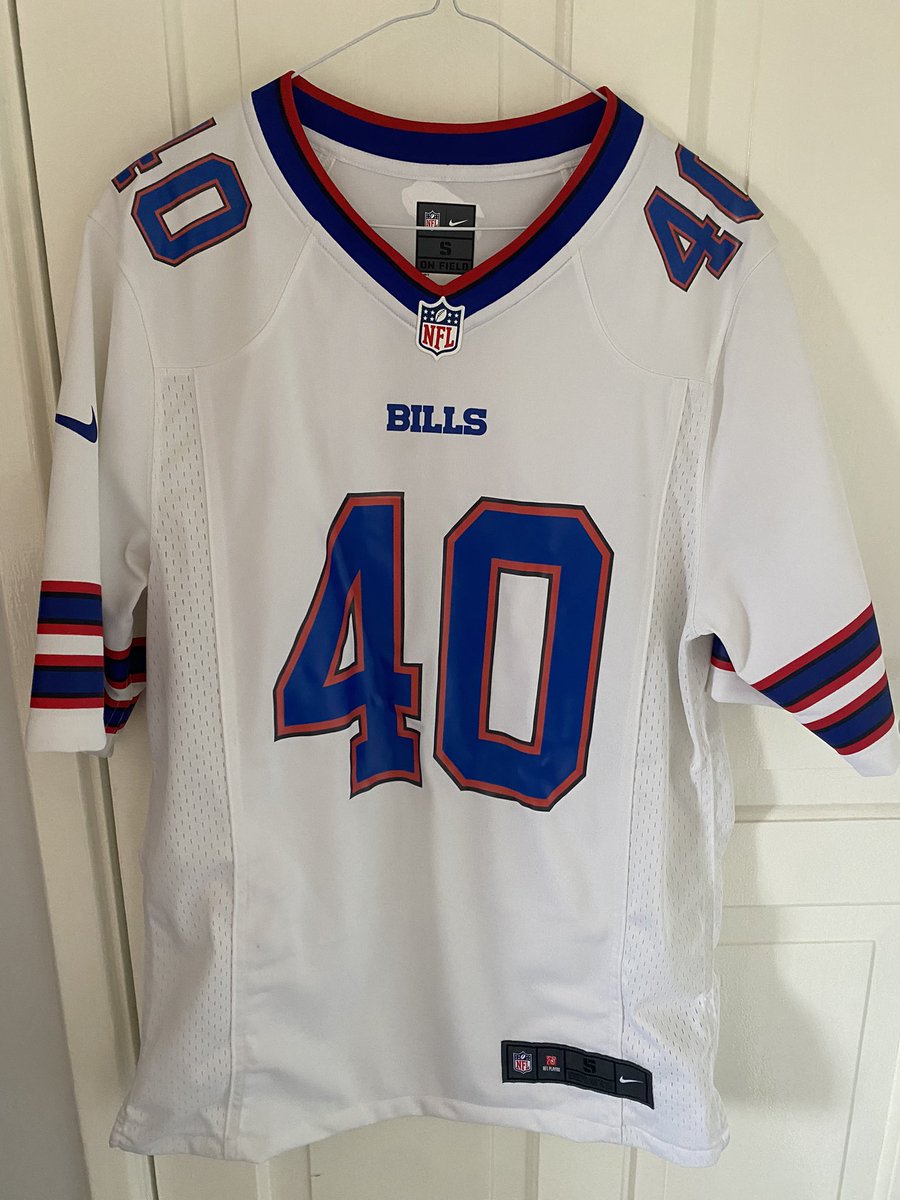 chadsoutham98's tweet photo. 🚨Competition Time🚨
 I am giving away this @VonMiller jersey, size small. 
To enter: 
-Make sure you’re following myself,
-Like this tweet, 
-Retweet,
-Reply ‘Go Bills’.
The winner will be chosen at random at the conclusion of the 2023 NFL Draft.  #BillsMafia #BuffaloBills 🦬🏈 https://t.co/NWu9MJr4pf