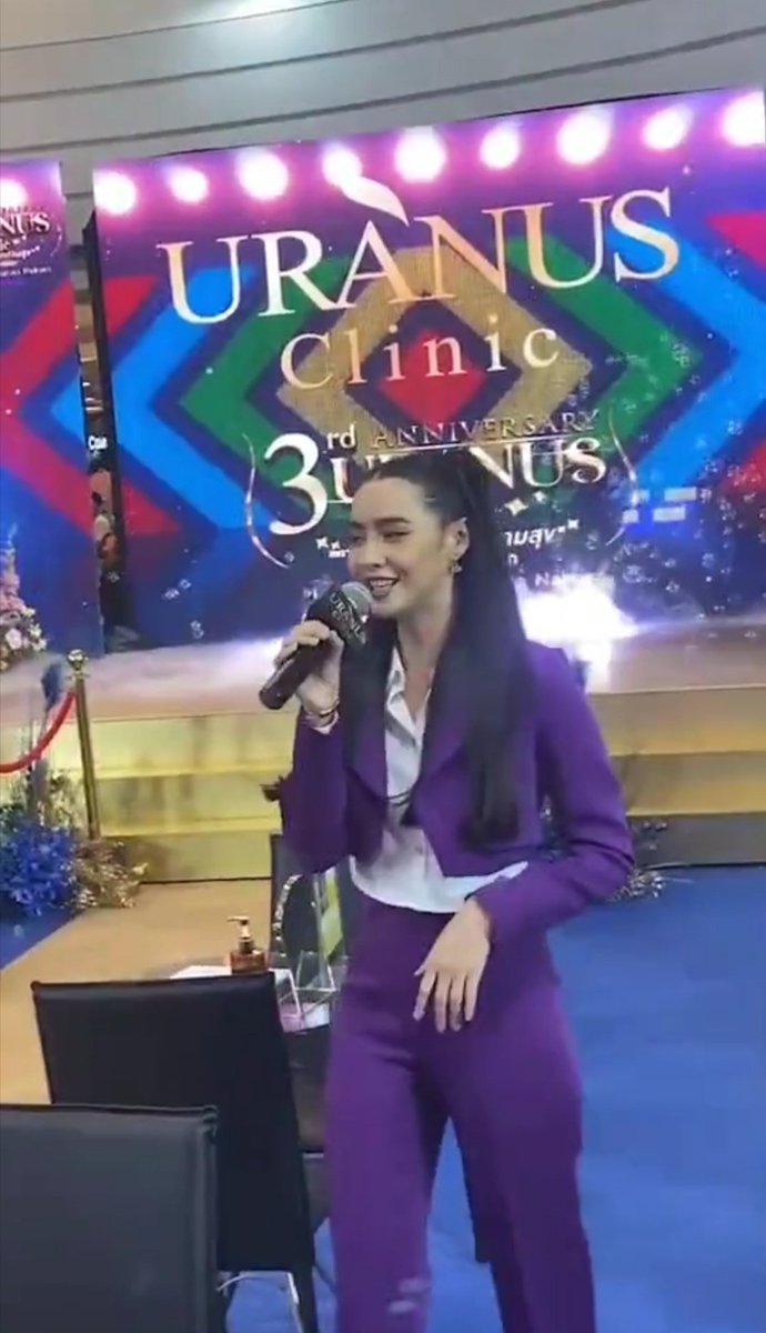 ounchareon's tweet photo. แบบนี้ใช่มั้ยที่เรียกว่า"ทั้งสวยทั้งเก่งและทั้งน่ารัก" 💞👍👏สายเอนเตอร์เทน​ก็มาล่ะ1อัตรา🤩🎉

#UranusclinicxMookda https://t.co/irLFULXX4j