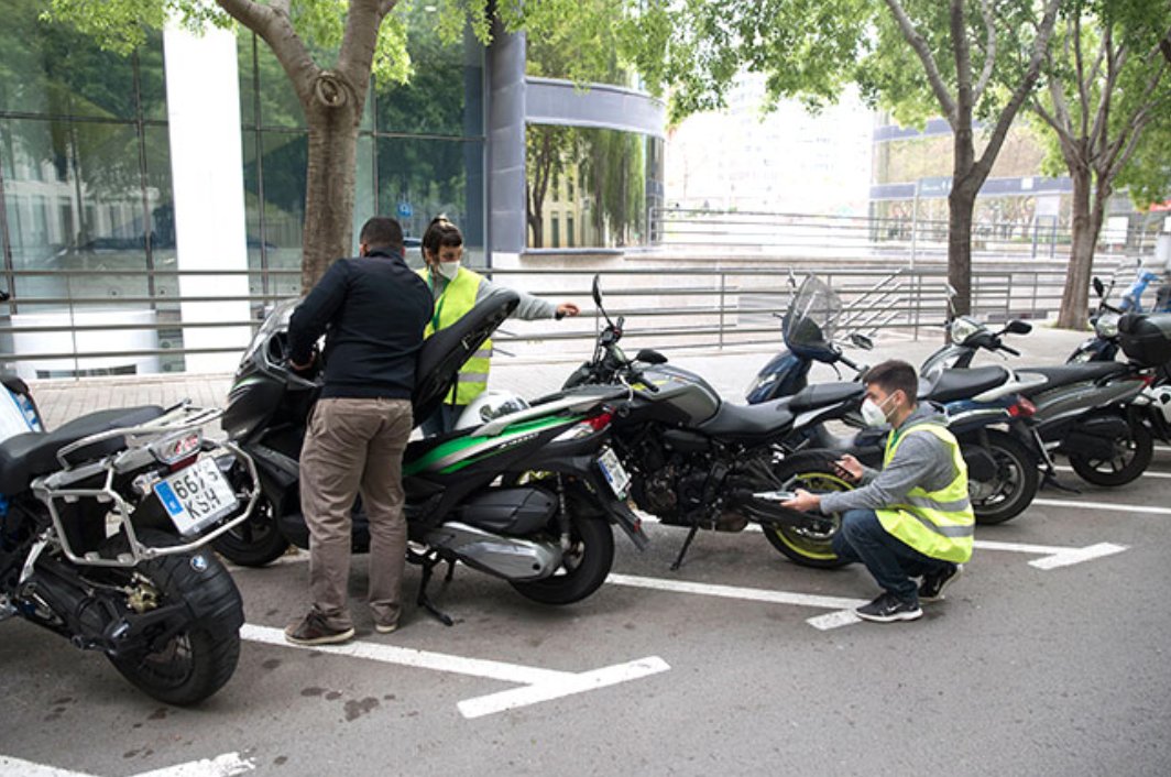 BCN_EspaiPublic's tweet photo. 📆 El 26 d'abril se celebra el Dia Internacional 🔇 Sense Soroll.

🤔 Vols col·laborar-hi? 

Del 24 al 28 d'abril, campanya de sensibilització pel soroll de  🛵 ciclomotors i 🏍️ motocicletes.

📍 Vine a auditar-los a @Bcn_CiutatVella i @BCN_SantsMont!

ℹ️ https://t.co/6uQm6RMllR https://t.co/ewN8zvpIzG
