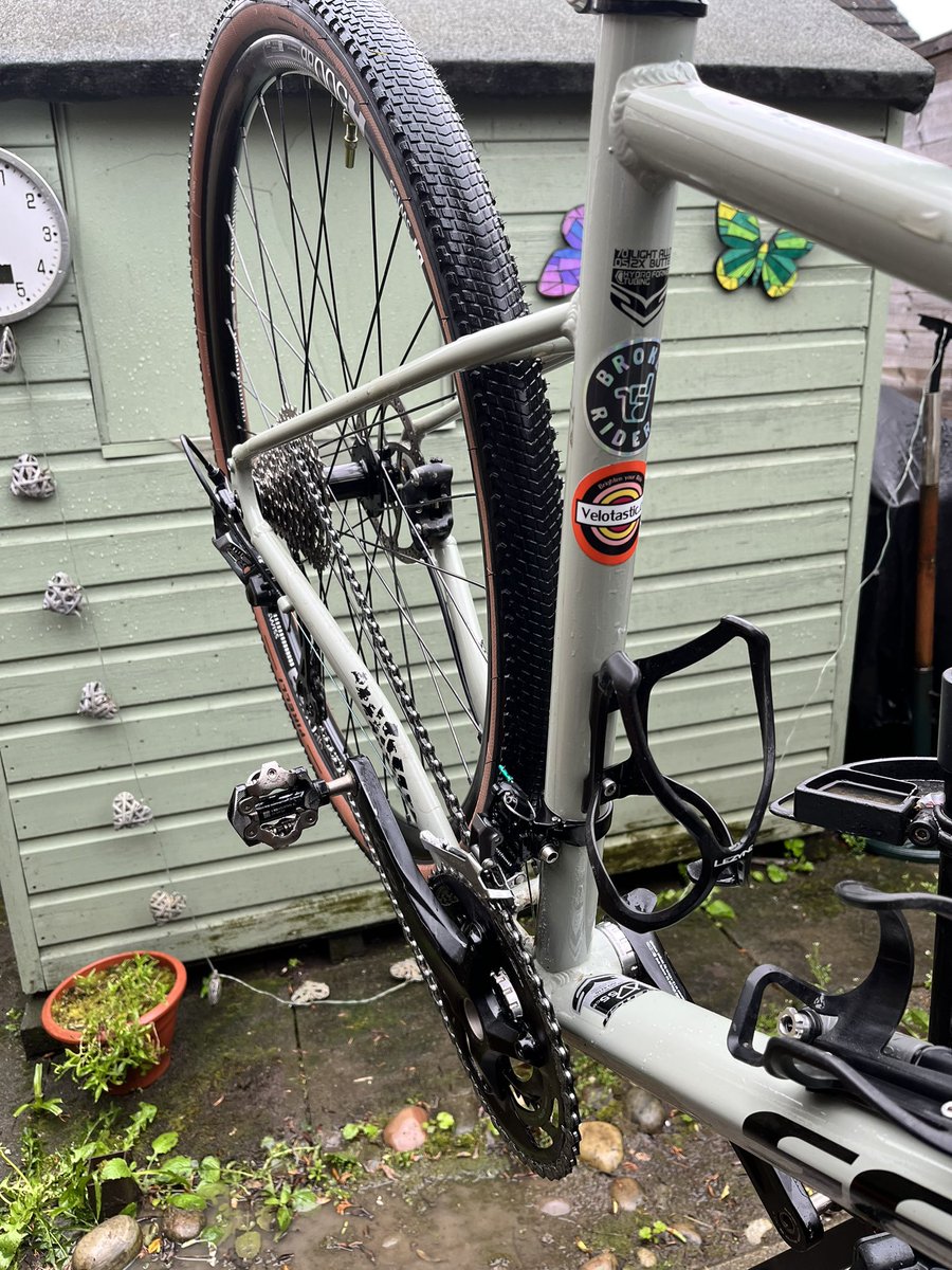 Dog_in_a_hat's tweet photo. Before & after… bike cleaning, @muc_off getting the dirt from the #dirtyriever off the bike! #cyclinglife https://t.co/BWW5rgeNzw