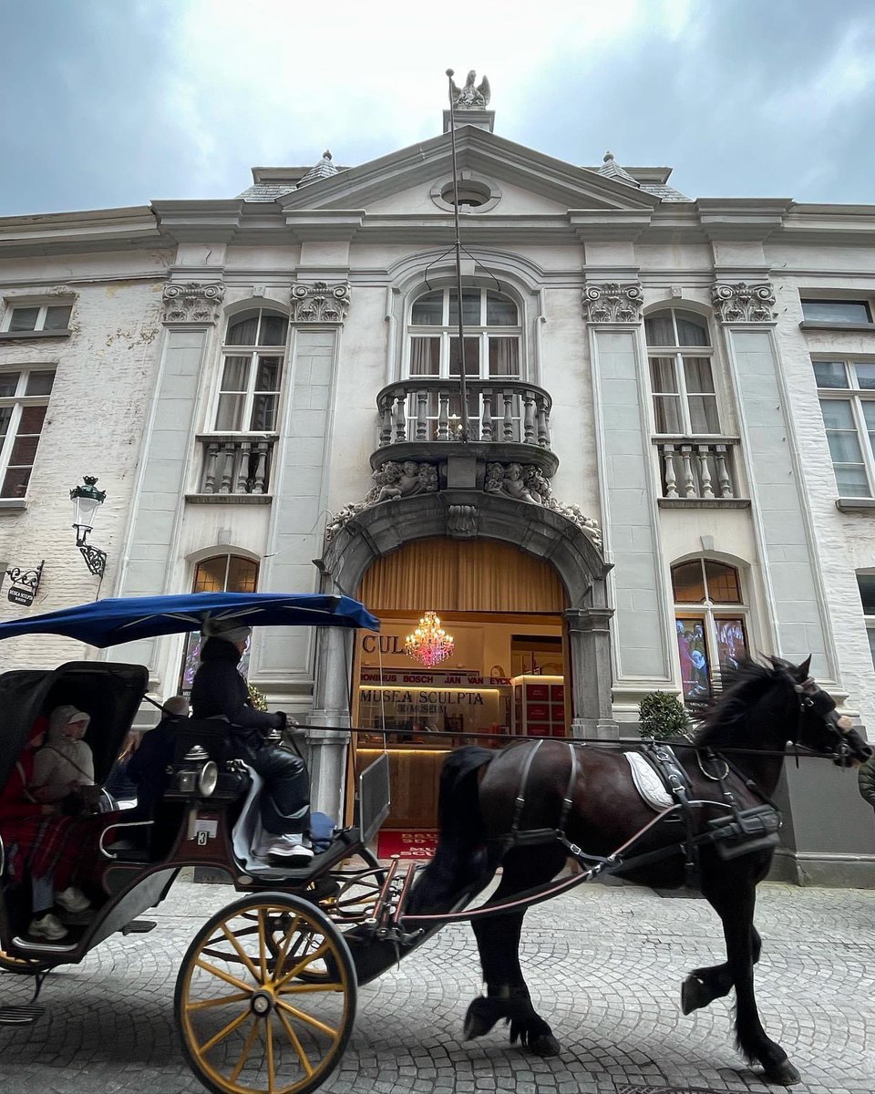 MuseaSculpta's tweet photo. 🏛️Happy Heritage Day!💫Today we celebrate the beauty and richness of our cultural heritage. Musea Sculpta is located in the historic townhouse “De Pelikaan” in Bruges, a beautiful example of the rich history of this city.🏰
— 
#heritageday #bruges #erfgoeddag #brugge #FARO https://t.co/80W2eYOAwY