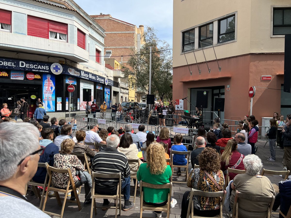 americanlakemus's tweet photo. Marxing Band, Cantants individuals, Corals infantils i el Cor de Gòspel! El còctel perfecte de l’èxit del Concert de Primavera😍
#americanlakemusic #ConcertDePrimavera #MarxingBand #Cantants #CoralsInfantils #CorDeGospel #Gava #SantJordi https://t.co/UauDIbMY38