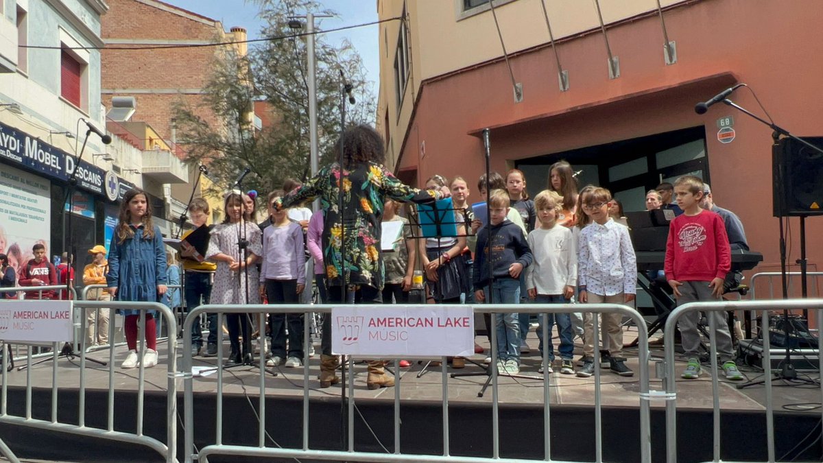 americanlakemus's tweet photo. Marxing Band, Cantants individuals, Corals infantils i el Cor de Gòspel! El còctel perfecte de l’èxit del Concert de Primavera😍
#americanlakemusic #ConcertDePrimavera #MarxingBand #Cantants #CoralsInfantils #CorDeGospel #Gava #SantJordi https://t.co/UauDIbMY38