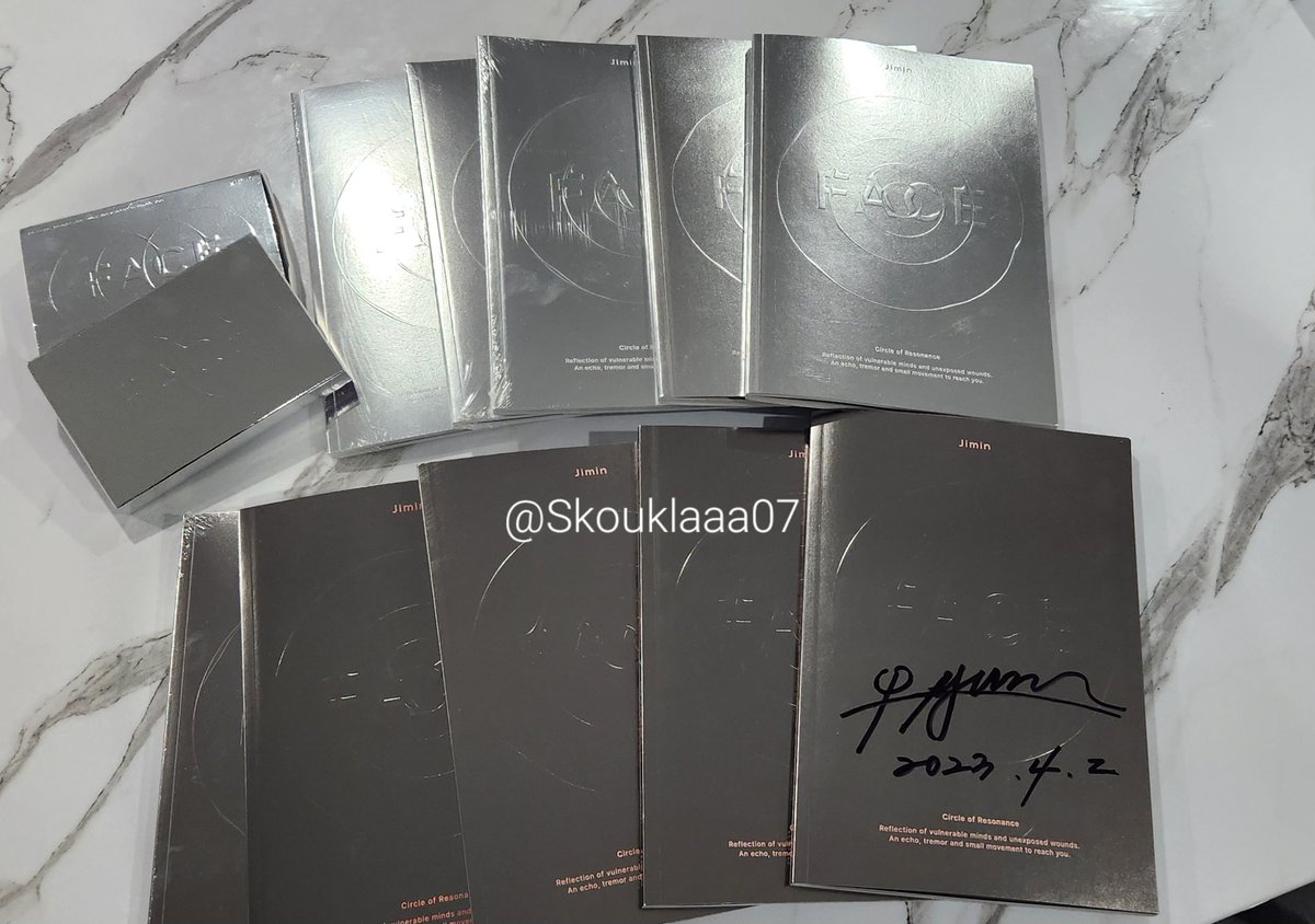 skouklaaa07's tweet photo. Maybe its time i do some #giveaways again, its been a while 💜🙏 #Jimin_FACE 

The signed album by Jimins Appa will not be included 🥰❤️ https://t.co/q6UrJB4HEt