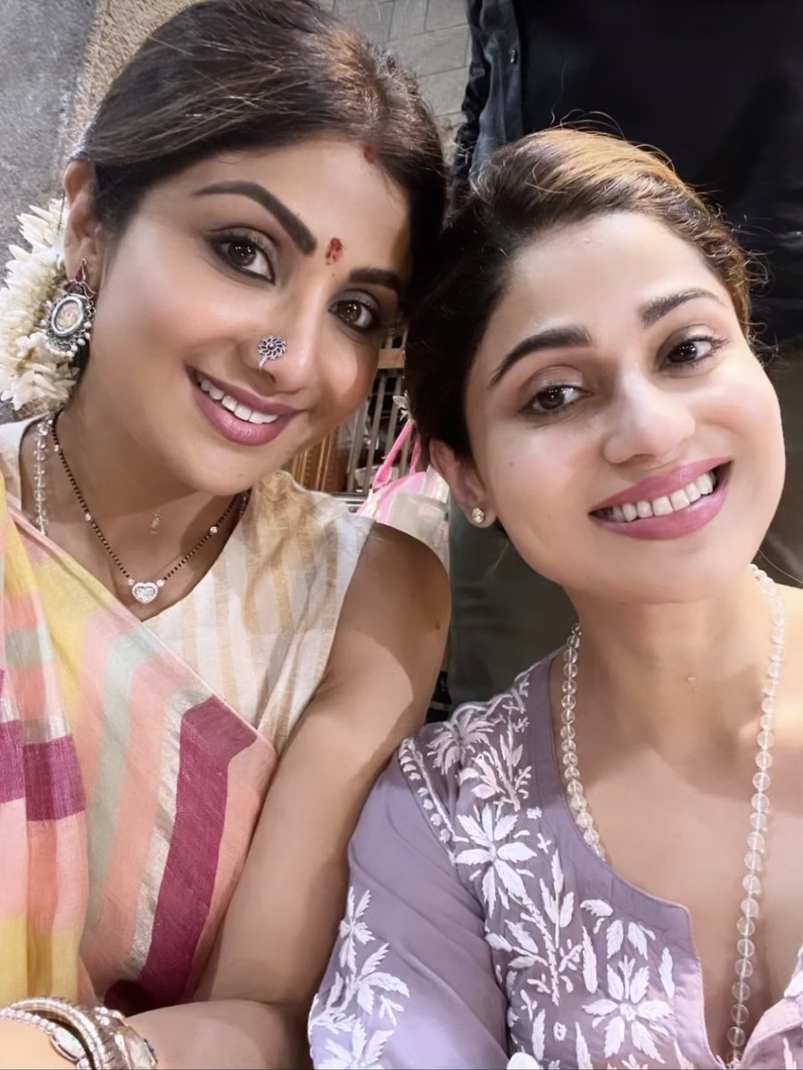 Pretty Shetty sisters🥰
God bless you guys! Lots of love and positivity to you!

@ShamitaShetty  
@TheShilpaShetty 
#ShamitaShetty 
#ShilpaShettyKundra