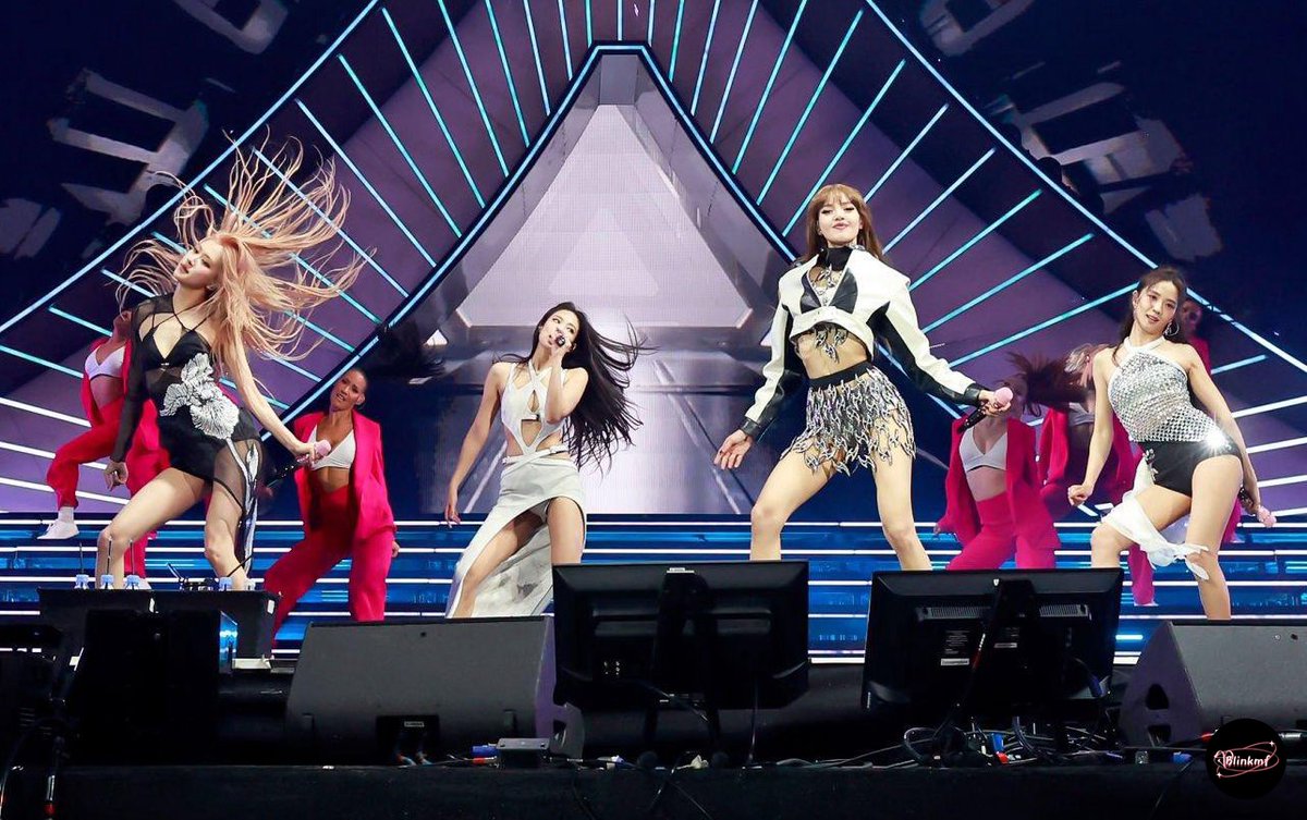 blinkmf's tweet photo. [bp]
Jennie lisa jisoo: whip it whip it whip it~
Rose: kipas angin c0sm0s wadesta~ 💃 https://t.co/hYV2vnAQDJ