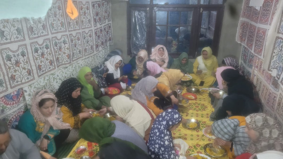 NNizamdin's tweet photo. First ever Iftar party organised by Indian Army for Local women various  villages of Dist Kupwara on 18 &amp; 19 Apr 23. 
#KupwaraTerriers #CLX #dawatEiftar #developmentKup #womenempowerment
@adgpi @ChinarcorpsIA @NorthernComd_IA @ManojNaravane @PMOIndia https://t.co/24LQ1UiCfY