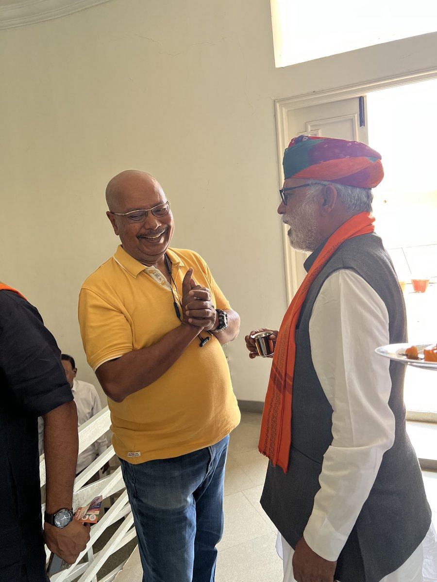 Ganapathi1971's tweet photo. Today we had good conversation with namma MP @PCMohanMP @KM_Somashekhar and other representatives the work they have completed and the work in progress all discussed. Lots of appreciation for our loved @ArvindLBJP we are very much assured more progress from @MALimbavali thank you https://t.co/LD2F2XB7o9