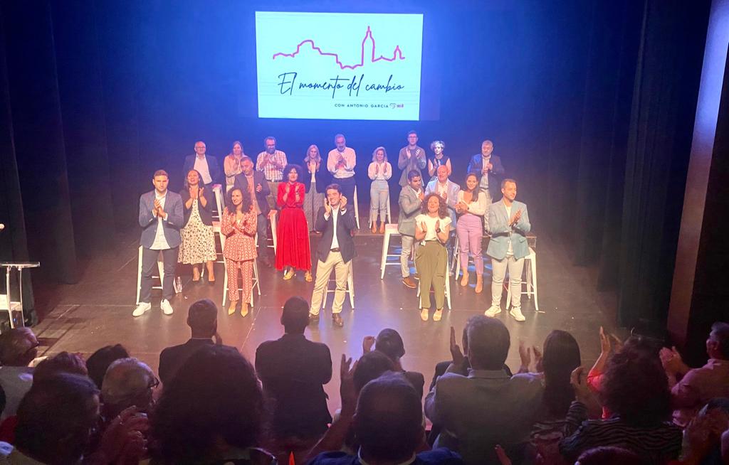 PsoeGranada's tweet photo. . @_PepeEntrena dice que es el momento del cambio en Loja y califica la candidatura liderada por Antonio García como un revulsivo de oportunidades 

🗣️Antonio García: El @PSOELoja tiene un proyecto transformador para una ciudad que debe ser un referente 

https://t.co/y15hkCWjnR https://t.co/9da0tmXgW2
