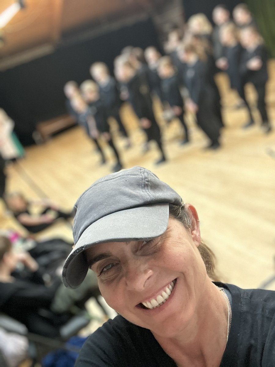 ejtayloruk's tweet photo. Big musical theatre rehearsals today with my team and young performers at StageWorks, love these days and working with these talented children 🫶🏼 #performingarta https://t.co/Pq5TdPh9CA