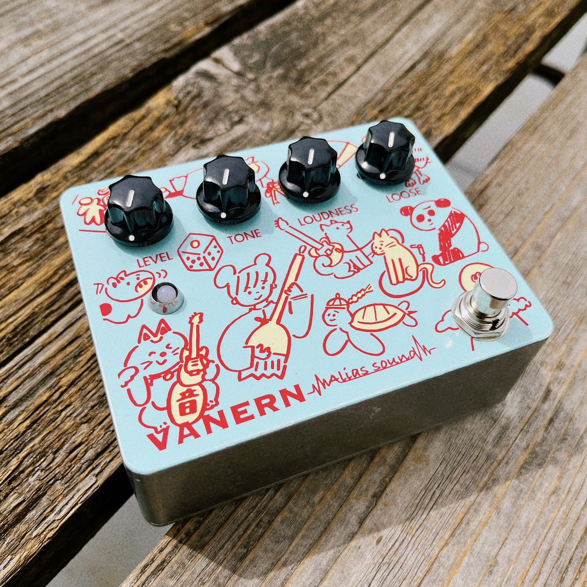 shima_shintoko's tweet photo. 【エフェクター】人気のディストーション「VANERN」の当社限定モデルが遂に発売になりました！

見た目はこん��感じですが、音は図太いです！

詳しくは当店HPをご覧ください！
https://t.co/4qxn59eShu

#Aliassound
#Effecter
#VANERN
#Distortion
#コラボ
#エフェクター
#kawasu_ill https://t.co/ZadFeVO8oV